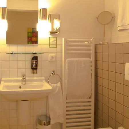 Monte Christo Hotel Kolonia